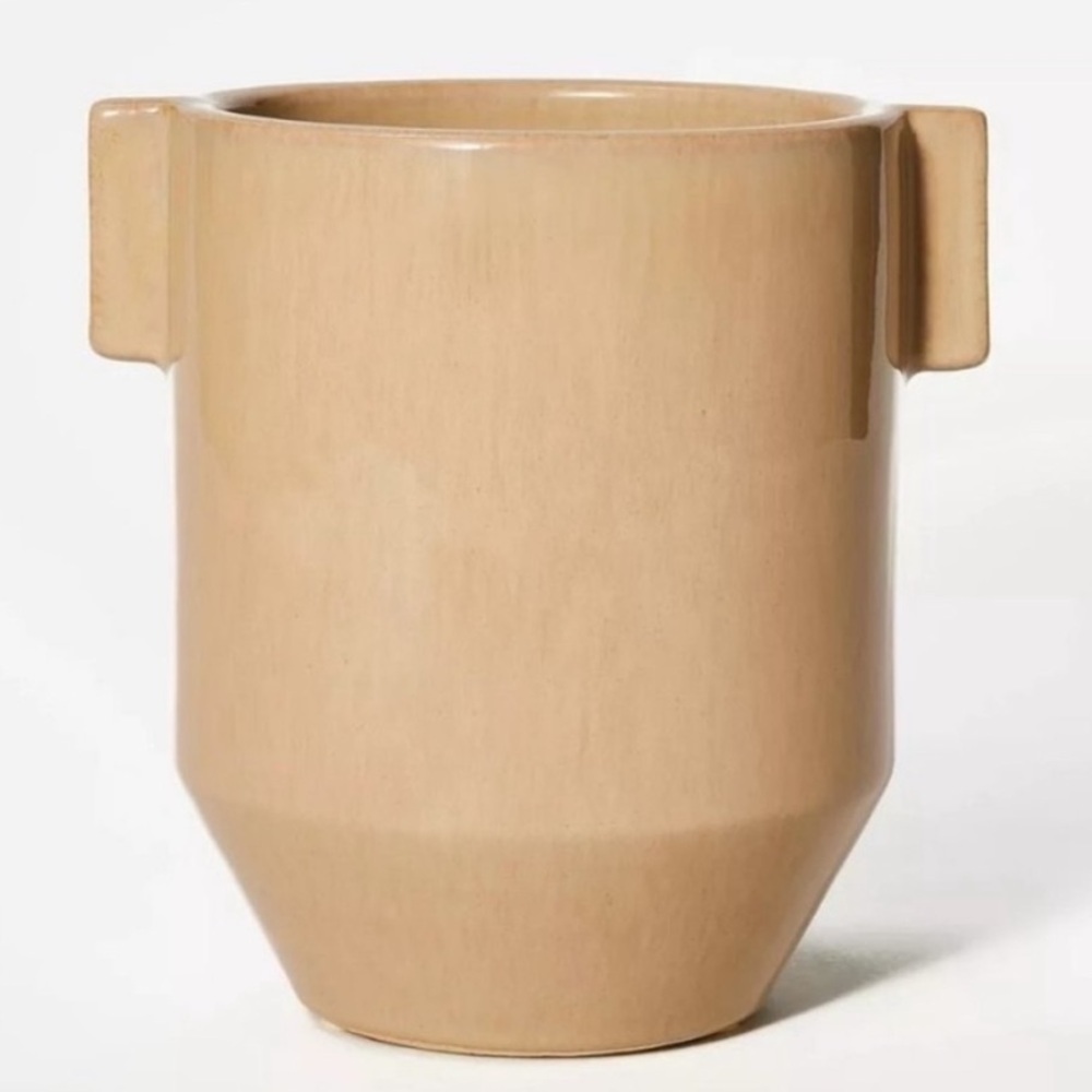STUDIO MCGEE NWT Amber handle vase -handcrafted -7x5.5”